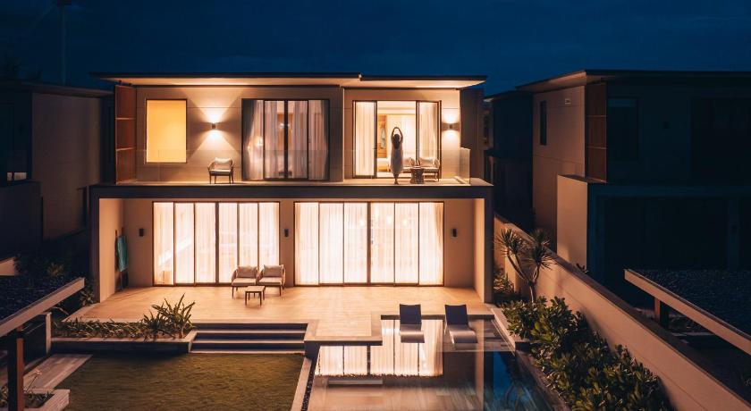 Image of Four-bedroom Beachfront Pool Villa - Ocean Club Access 1