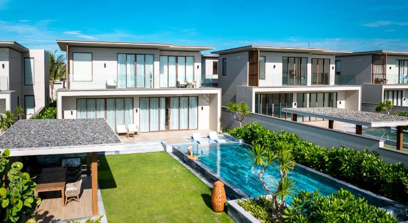 Image of Four-bedroom Beachfront Pool Villa - Ocean Club Access 12
