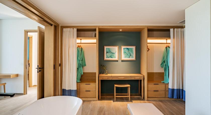 Image of Four-bedroom Beachfront Pool Villa - Ocean Club Access 17