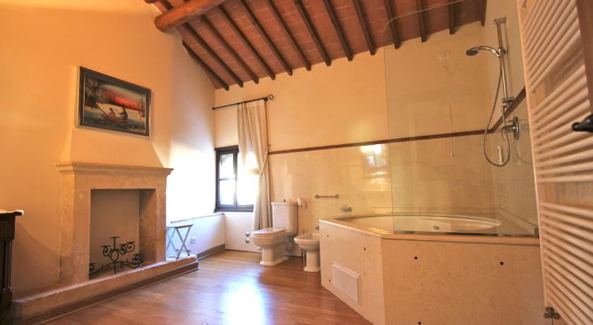 Image of Suite with Spa Bath 3