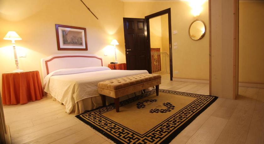 Image of Suite with Spa Bath 13