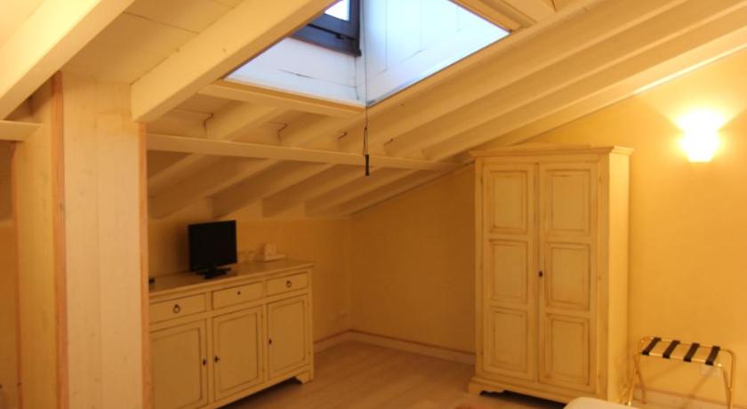 Image of Suite with Spa Bath 11