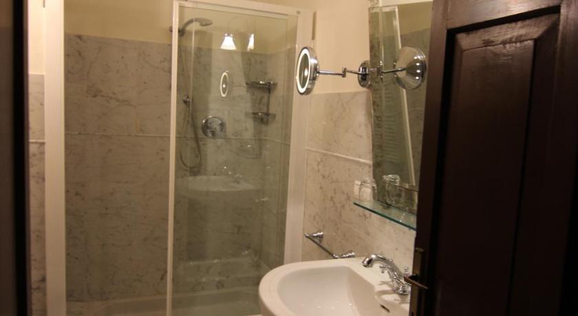 Image of Suite with Pool View 16