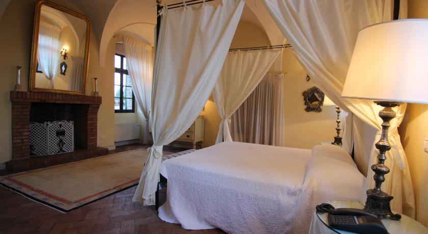 Image of Suite with Pool View 0