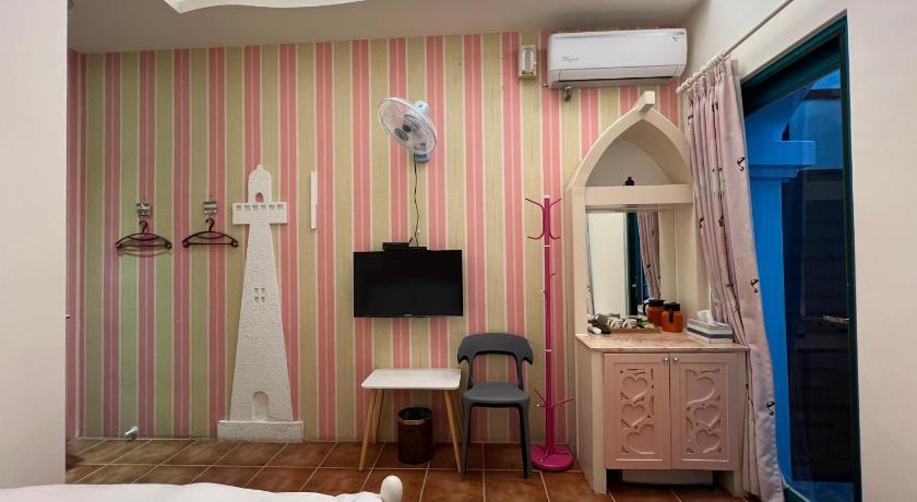 Rainbow BnB - image 44