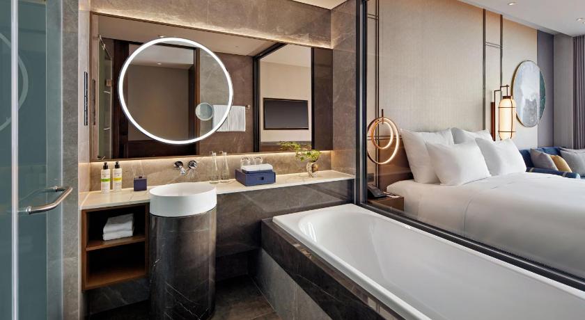 Bild von: DELUXE CORNER ROOM, 1 King Bed 4