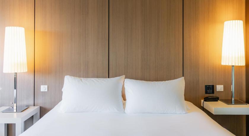 Image of Superior Room King Bed 5