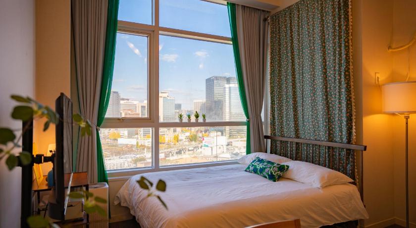 Image of Two-Bedroom Apartment with City View 4