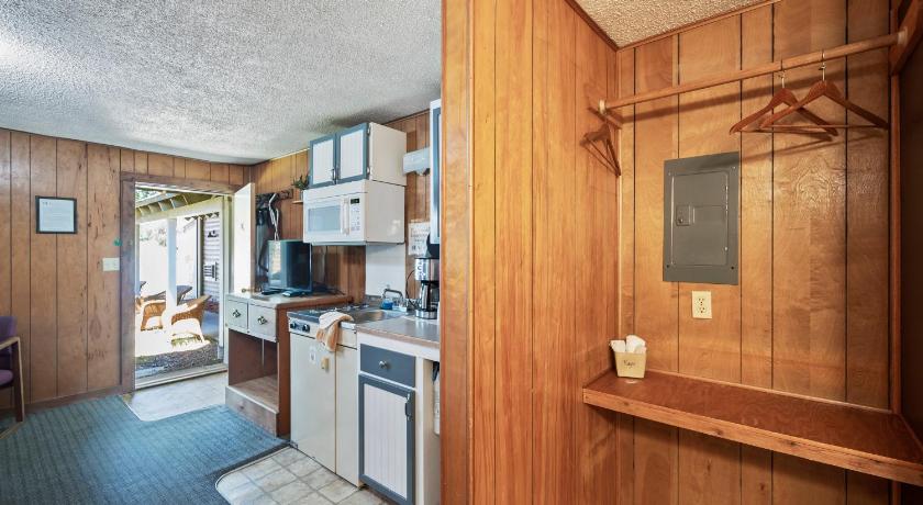 カスケード (ID) Birch Glen Hotel 4つ星 ゲストハウス プール