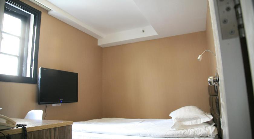 Image of 3 Bedroom Apartment 6