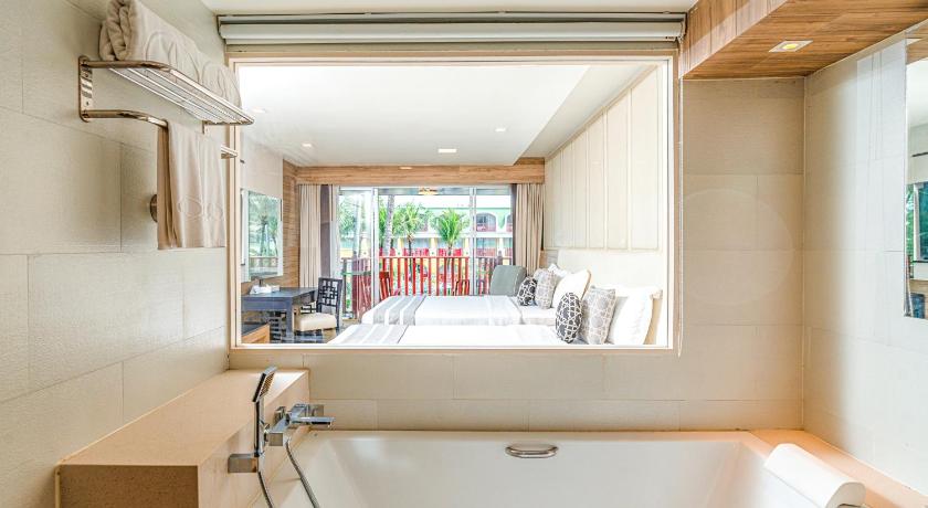 Image of Deluxe Pool View Room 2