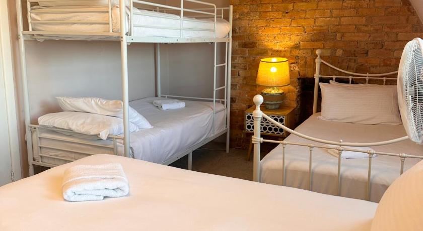 Image of Triple Room with Sea View 7