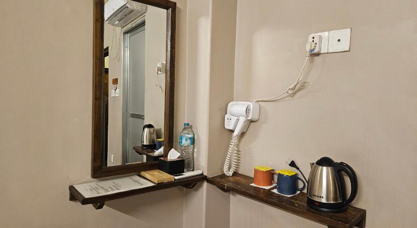 Image of Twin Room with Bathroom 6