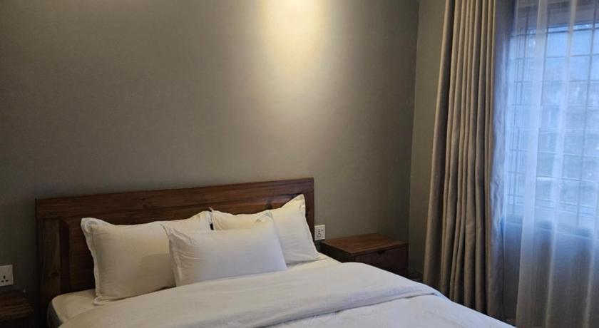 Image of Queen Room 2