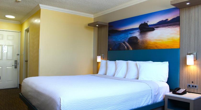 Image of 1 Queen Bed Non-Smoking 4