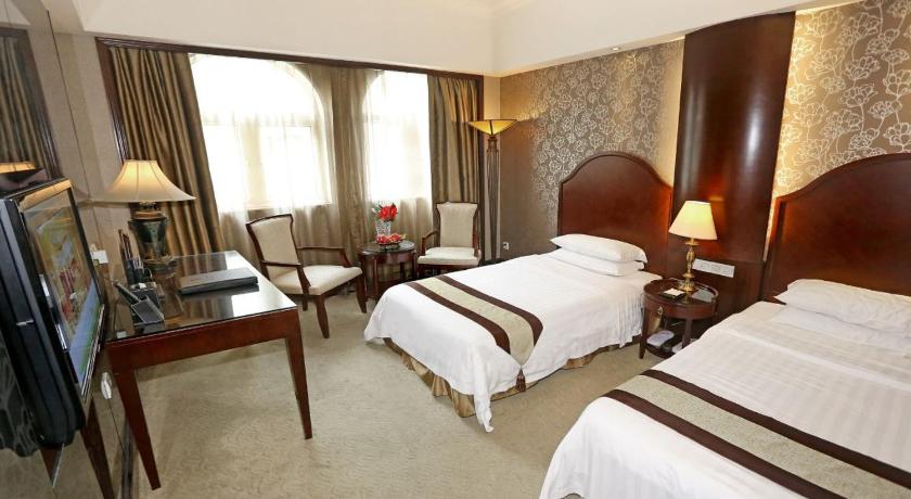 Image of Deluxe Executive Twin 6