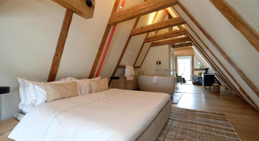 Image of Suite with Spa Bath 0