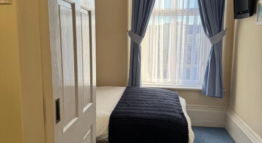 Image of Budget Double Room 4