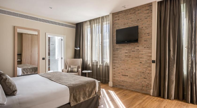 Catalonia Gran Via Hotel