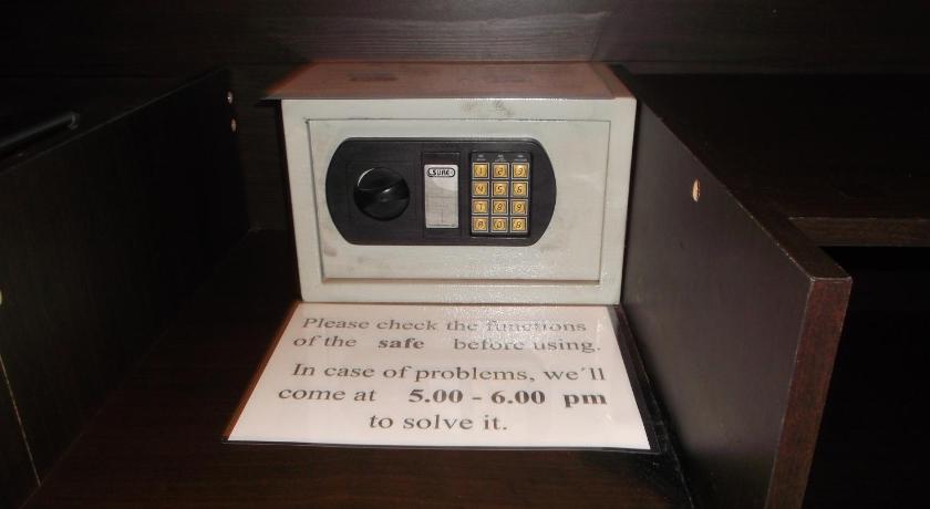 パタヤ Chaiyapoon Inn 2つ星 ホテル ロビー