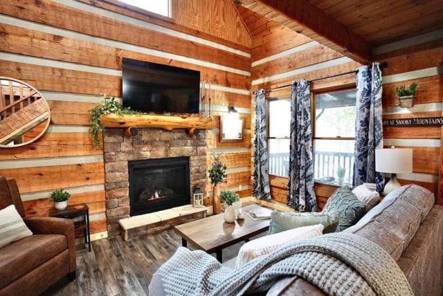 Carton (TN) Rustic Rewind Accommodation pool