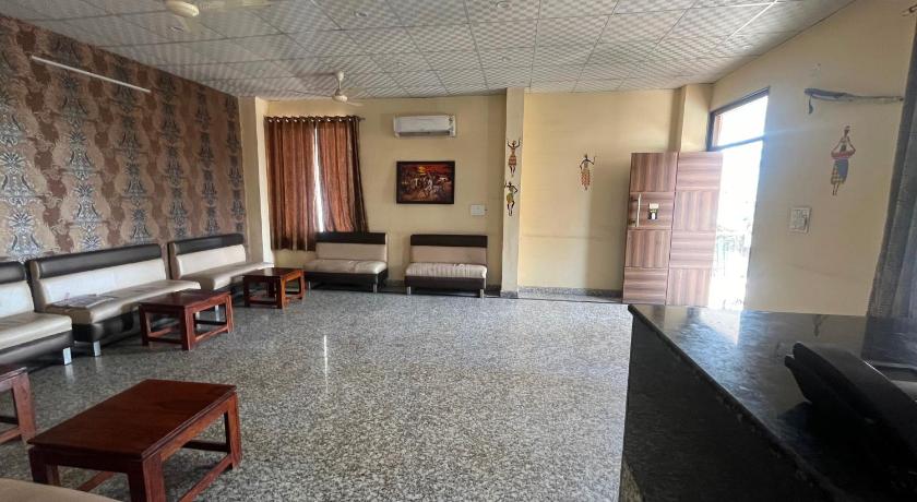 Hotel O by OYO Golden Manor Inn - image 3