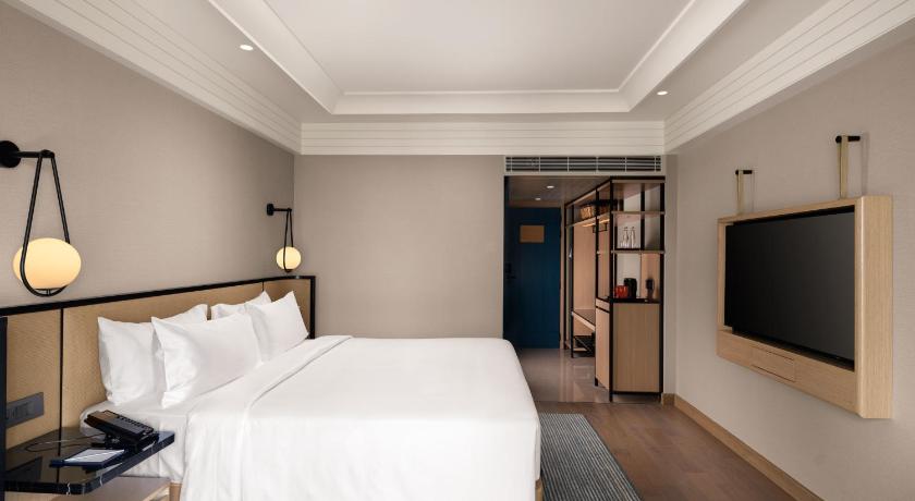 Image of Superior Room King Bed 1