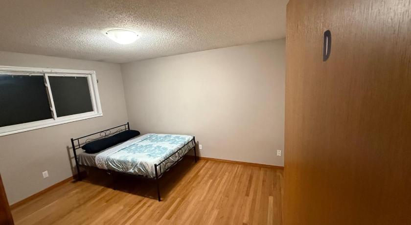 Smart Budget Friendly Room-Near Airport, Groceries,College