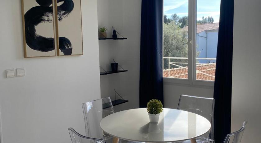 Image of Apartment with Sea View 3