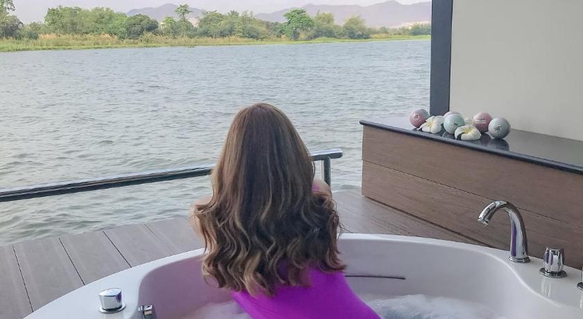 Kanchanaburi Blueskyraft Resort 3-Star Hotel suite