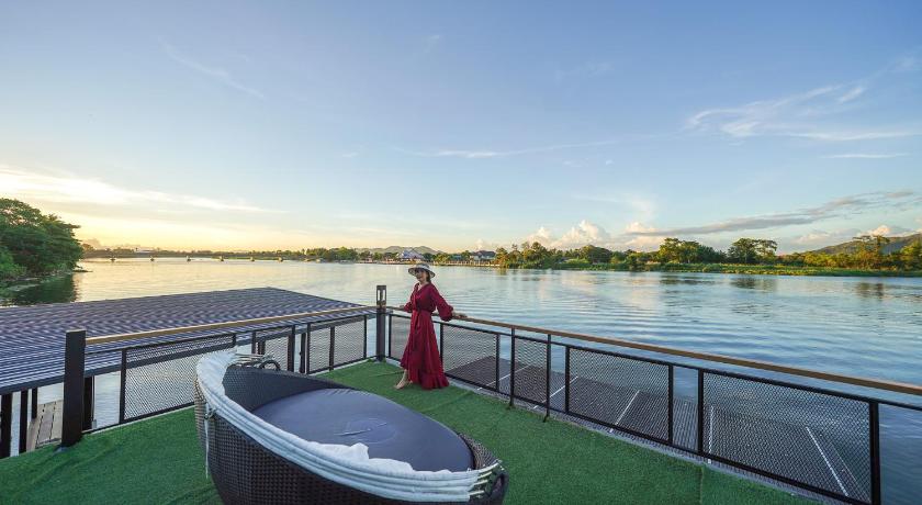 Kanchanaburi Blueskyraft Resort 3-Star Hotel pool