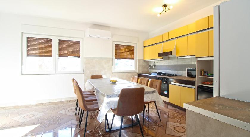Apartment 826 - image 9