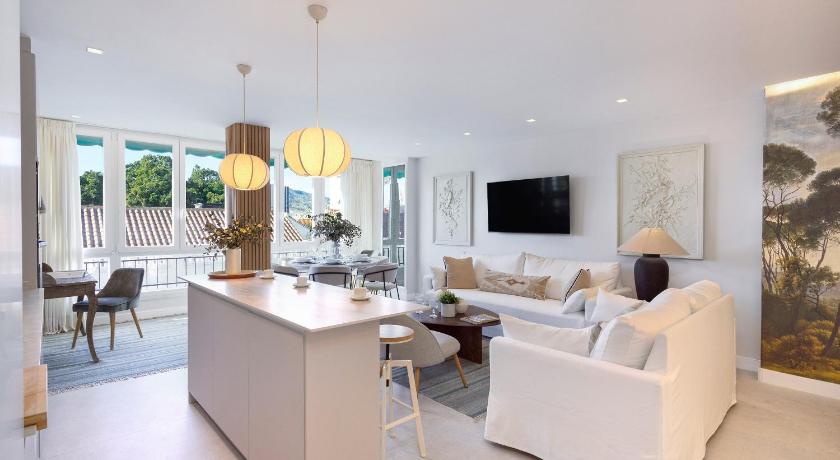 Genteel Home Plaza del Teatro