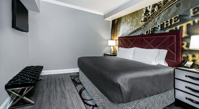Image of 1 King Bed Suite 0