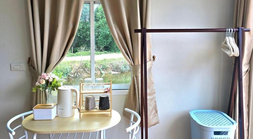 クラビ Aonang Riverside Home ホテル レストラン