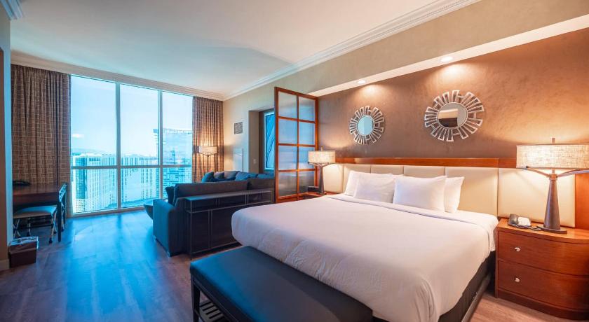 Las Vegas High Floor Strip View Suite& No Resort Fee& Free Valet 4-Star Accommodation room
