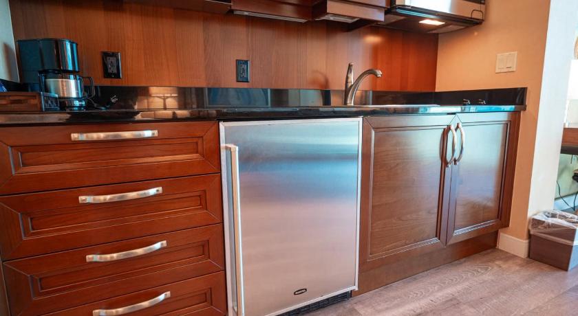 Las Vegas High Floor Strip View Suite& No Resort Fee& Free Valet 4-Star Accommodation room