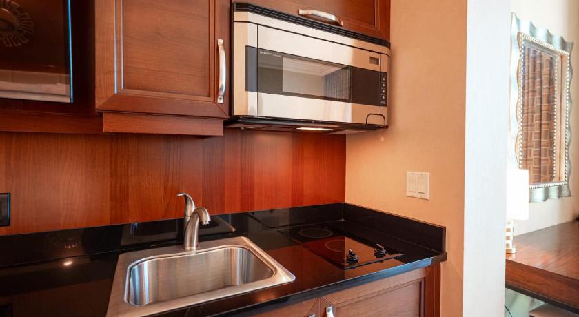 Las Vegas High Floor Strip View Suite& No Resort Fee& Free Valet 4-Star Accommodation restaurant