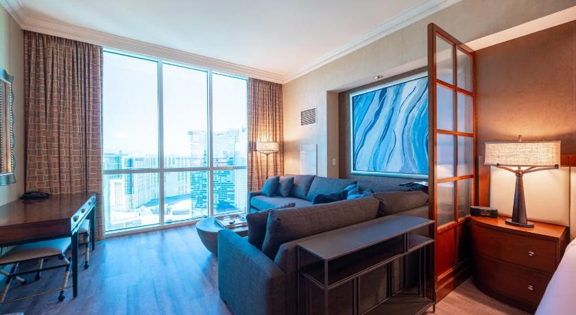 Las Vegas High Floor Strip View Suite& No Resort Fee& Free Valet 4-Star Accommodation suite