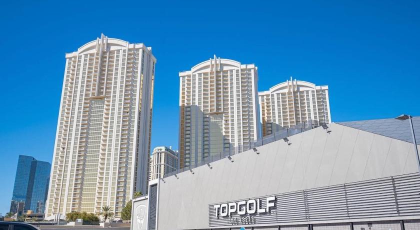 Las Vegas High Floor Strip View Suite& No Resort Fee& Free Valet 4-Star Accommodation room