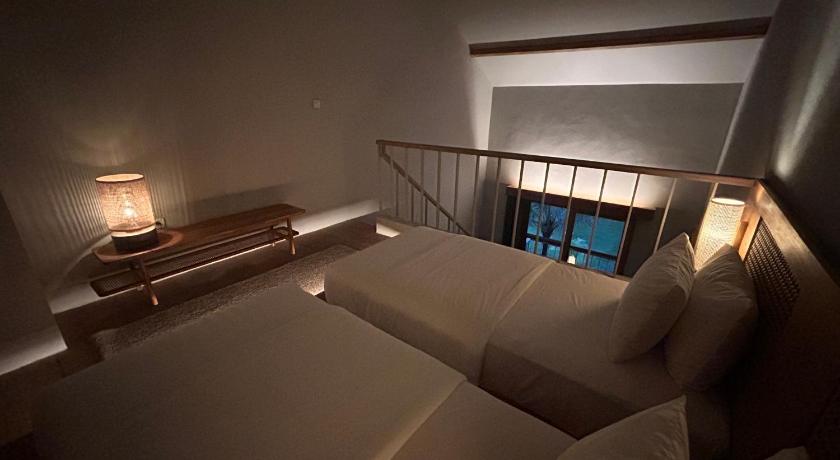 Image of Studio - Split Level 4