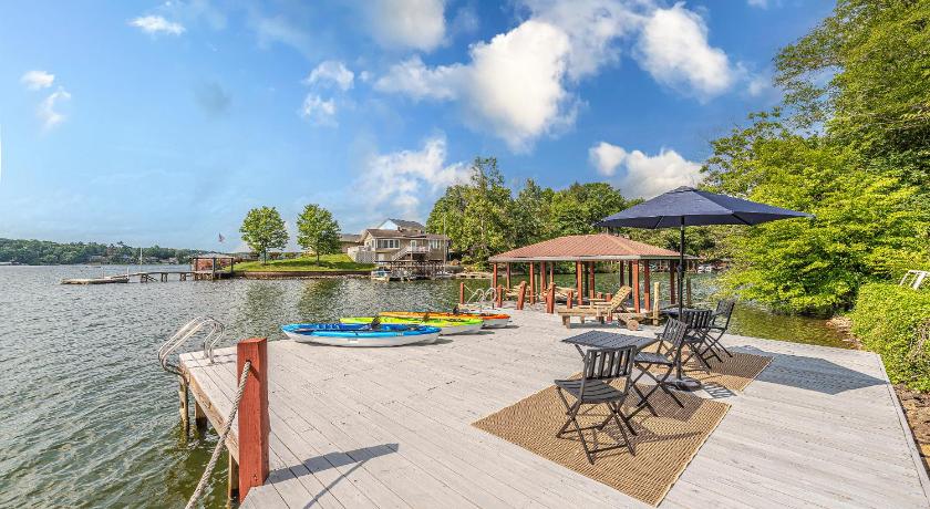 Lake Hickory Trio 2BR Green Unit
