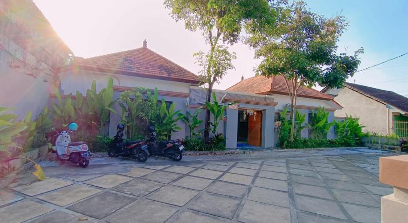 발리 Deva Guest House - Kerobokan 호텔 수영장