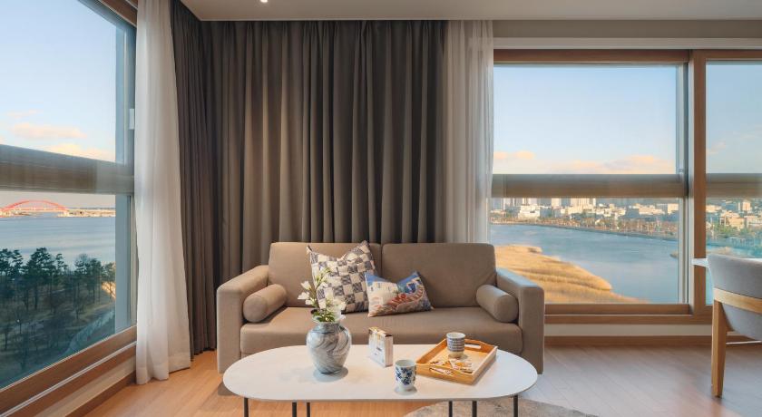 束草 Lecollective Sokcho Central 5つ星 ゲストハウス ロビー