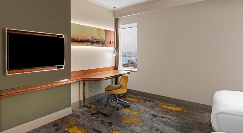 Image of Deluxe Room With City View And 2 Single Beds 14