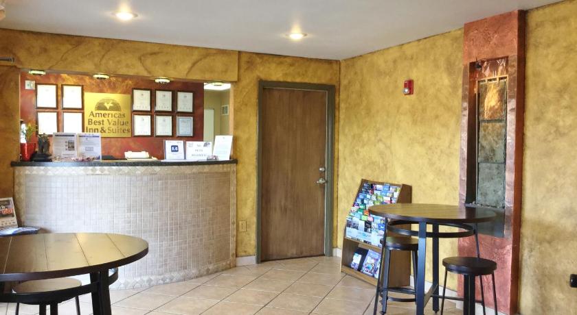 Americas Best Value Inn & Suites University Ave photo