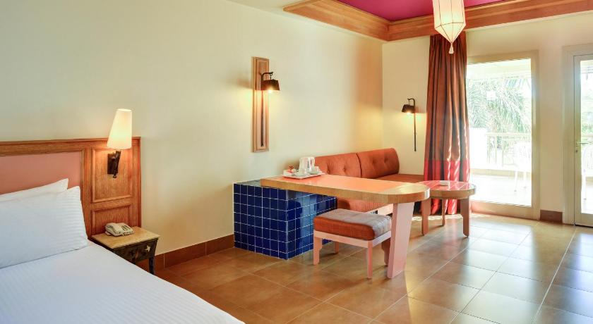 Image of Standard Room with 2 Single Beds, Garden Side, Palm Wing 7