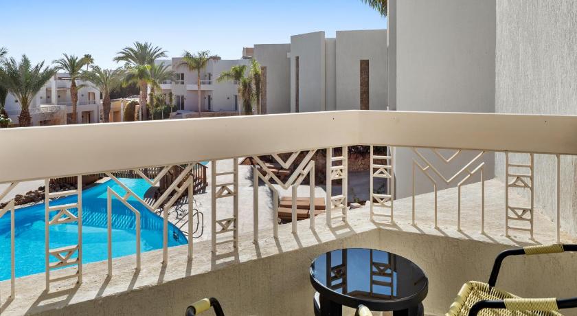 Image of Beachside Twin Premium Room Pool View 1