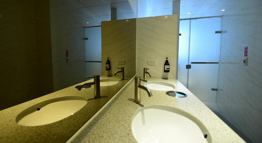 Image of Standard Double Shared Bathroom 2