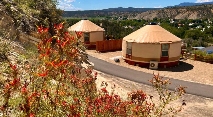 Yurt Overlook #5 with AC and Private Bath 2 Kings